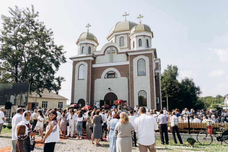 Патріарх Святослав освятив новозбудовану церкву на Галич-горі (ФОТО) 12 Патріарх Святослав освятив новозбудовану церкву на Галич-горі (ФОТО)