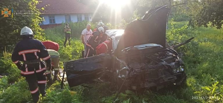 У Стопчатові автомобіль з'їхав в кювет та перекинувся: є постраждалі (ФОТО) 6 FB IMG 1625641526348
