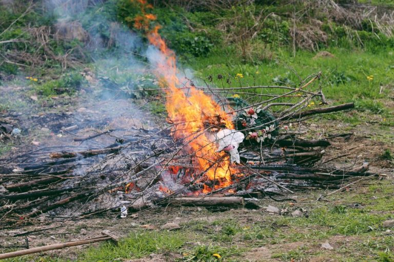 Палив сміття: на Косівщині 52-річний чоловік потрапив до реанімації 10 Палив сміття: на Косівщині 52-річний чоловік потрапив до реанімації