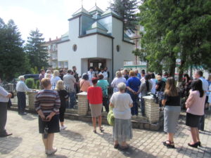 У Надвірній освятили оновлену каплицю Пресвятої Євхаристії біля лікарні (ФОТО)