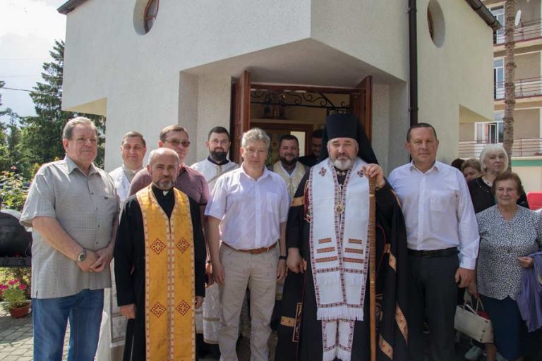 У Надвірній освятили оновлену каплицю Пресвятої Євхаристії біля лікарні (ФОТО)