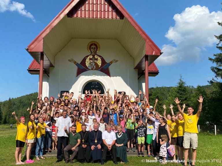 В Осмолоді на Рожнятівщині Митрополит Володимир освятив каплицю (ФОТО) 1 В Осмолоді на Рожнятівщині Митрополит Володимир освятив каплицю (ФОТО)