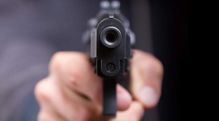 Вистрелив у франківку на відпочинку: чоловікові загрожує 7 років в'язниці 10 arma 1445161165 74319100