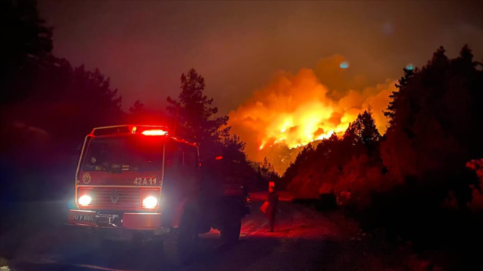 Лісові пожежі у Туреччині: Україна відправляє туди пожежний літак (ФОТО, ВІДЕО)
