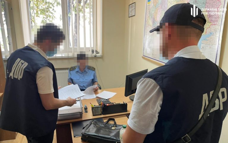 На Прикарпатті інспекторка митниці обдурила державу на більш як пів мільйона гривень