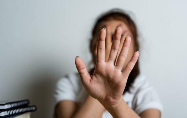 Прикарпатця засудили за домашнє насилля над родичкою