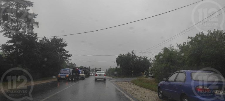 ДТП в Долині: не розминулися дві легкові автівки (ФОТО) 2 photo 2021 07 20 11 05 40
