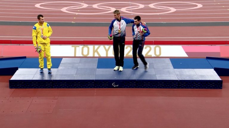 Паралімпієць з України відмовився фотографуватися з росіянами (ФОТО) 6 082d040f93a737a5