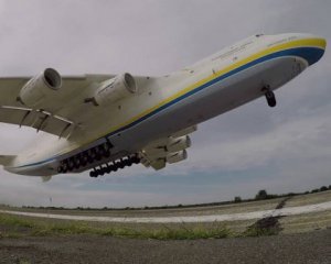 Уперше за допомогою дрона зняли політ найвідомішого українського літака (ВІДЕО)
