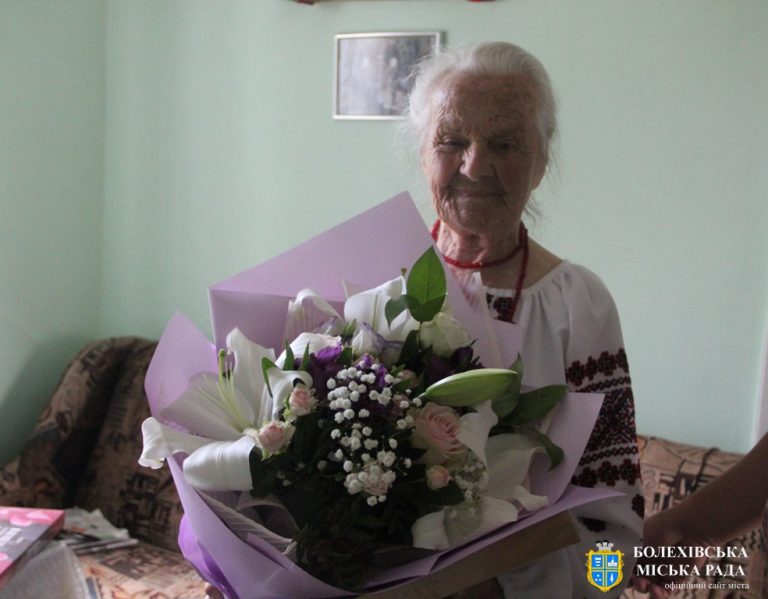 У Болехові зв’язкова і медсестра УПА відзначила 101 рік (ФОТО) 7 У Болехові зв’язкова і медсестра УПА відзначила 101 рік (ФОТО)