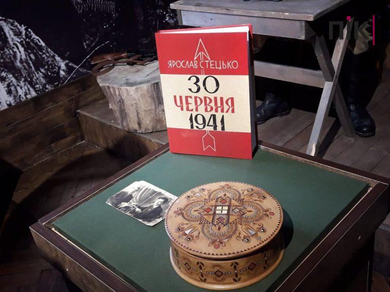 Скринька та фото: у Франківську передали особисті речі Степана Бандери (ФОТО) 11 На вагу золота: у Франківську передали особисті речі Степана Бандери (ФОТО)