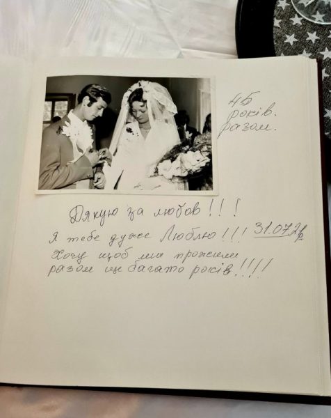 45 років разом: у Франківську пара відсвяткувала сапфірове весілля (ФОТО)