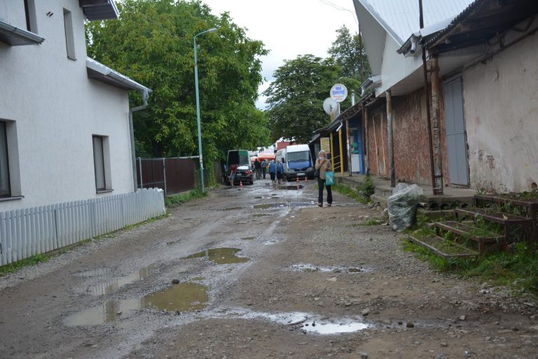 У Надвірній відремонтують найбільш прохідну вулицю міста (ФОТО)