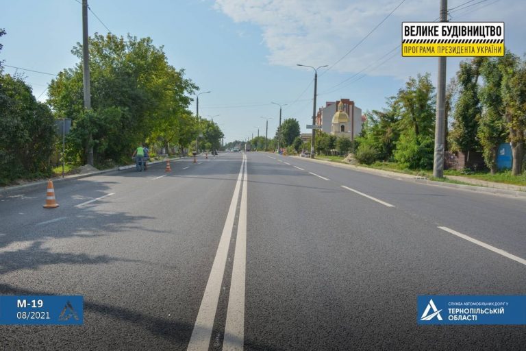 На Тернопільщині дорожники ремонтують найдовшу дорогу області (ФОТО)
