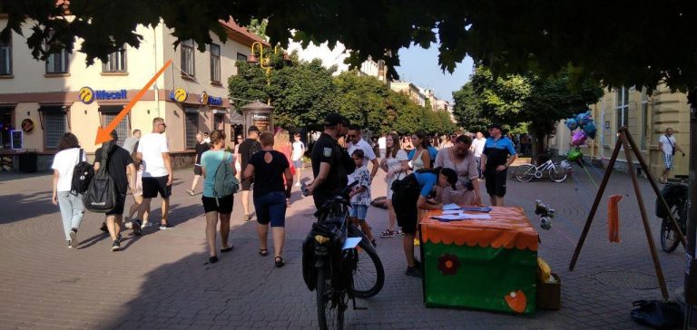 В Івано-Франківську жінка, яка поскаржилася муніципалам на музикантів, сама отримала штраф (ФОТО)