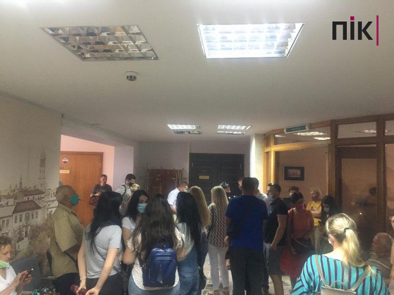 Обурені мешканці