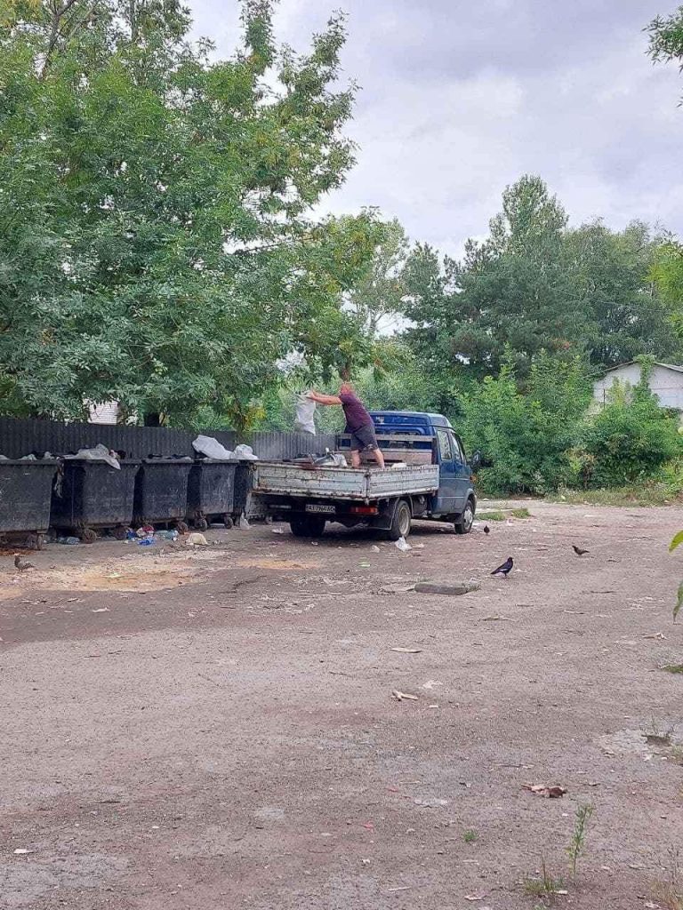 Франківець заплатить штраф за викид габаритного сміття 4 231391812 2157002987773283 9221059747891559675 n