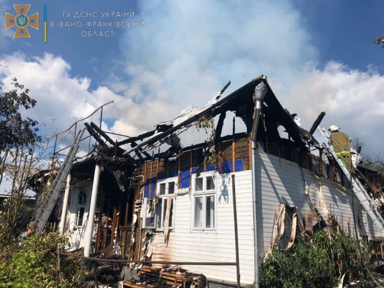 На Косівщині горів господарський комплекс (ФОТОФАКТ) 3 232895396 4211375715648898 4376199131504348837 n