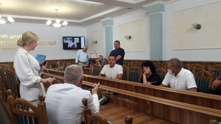 Диво та й годі: на Прикарпатті добиваються ремонту дороги, якої немає 7 235260084 1247198392386454 4598331978869471333 n