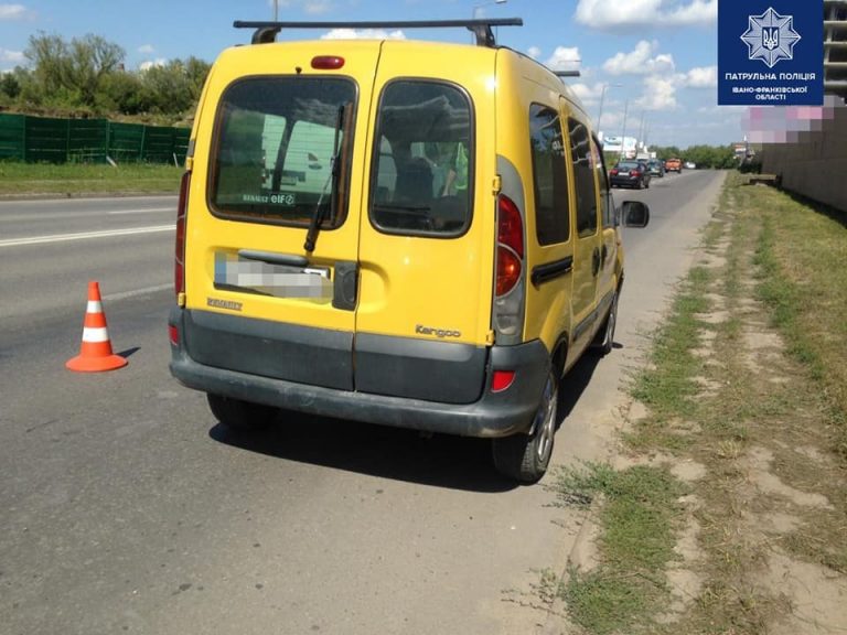 У Франківську водій вчинив аварію і втік з місця пригоди (ФОТО) 5 У Франківську водій вчинив аварію і втік з місця пригоди (ФОТО)