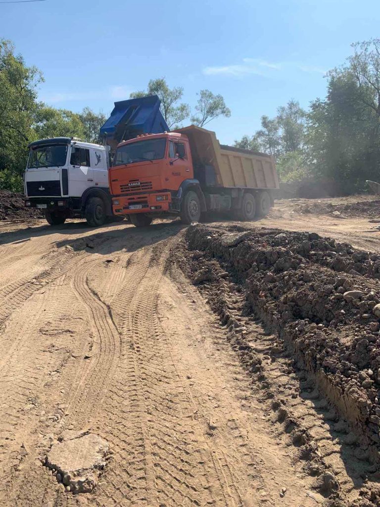 У Франківську оштрафували будівельників за сміття на дамбі річки (ФОТО) 4 У Франківську оштрафували будівельників за сміття на дамбі річки (ФОТО)