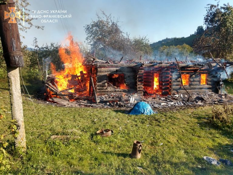 На Косівщині згорів житловий будинок: у мережі з'явилися факти (ФОТО) 2 239976750 4214726895313780 1421308367587476070 n