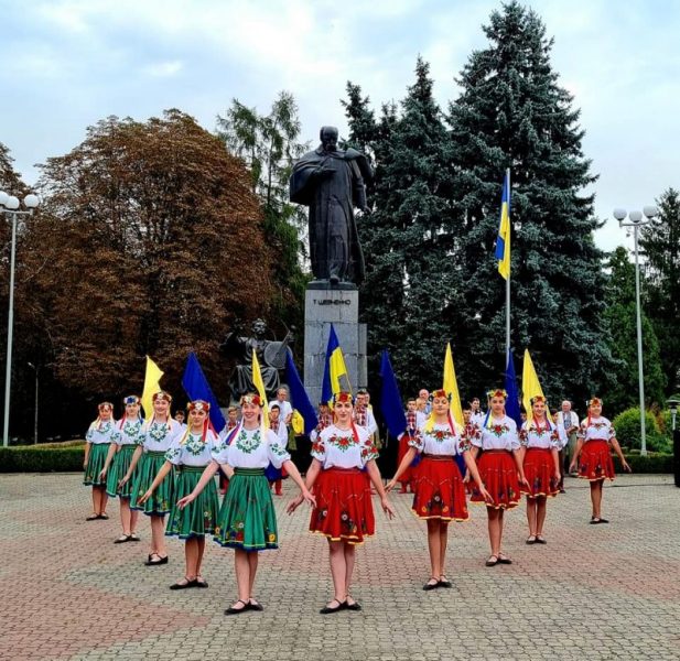 В Бурштині урочисто підняли Державний Прапор України