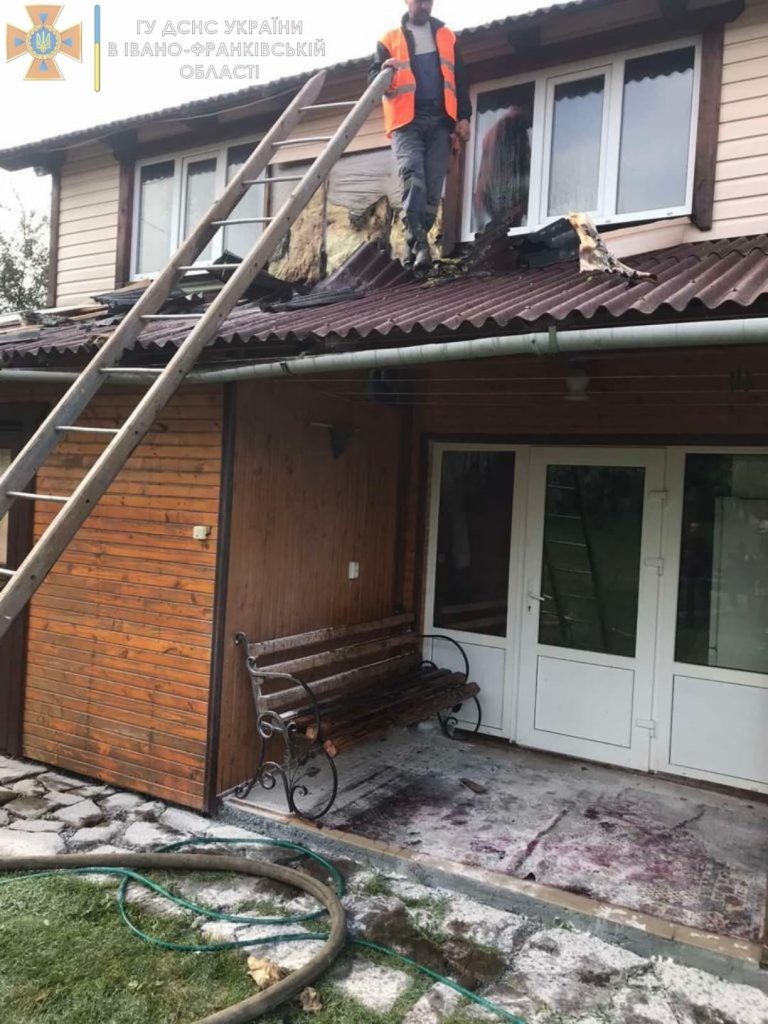 У Микуличині сталася пожежа в житловому будинку (ФОТО) 7 240472776 4229043363882133 1431345236638795039 n