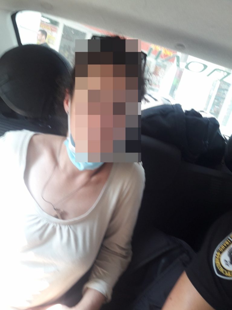 У Франківську затримали жінку, яка намагалася вкрасти товар з магазину (ФОТО) 3 240586686 4505639506155253 4640573127864976985 n