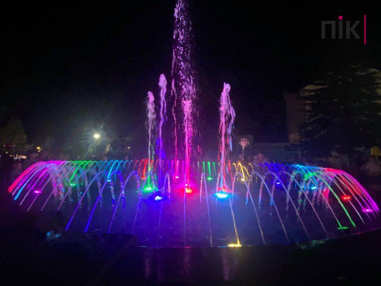 У Городенці урочисто відкрили "кольоровий" музичний фонтан (ФОТО, ВІДЕО) 12 У Городенці урочисто відкрили кольоровий фонтан