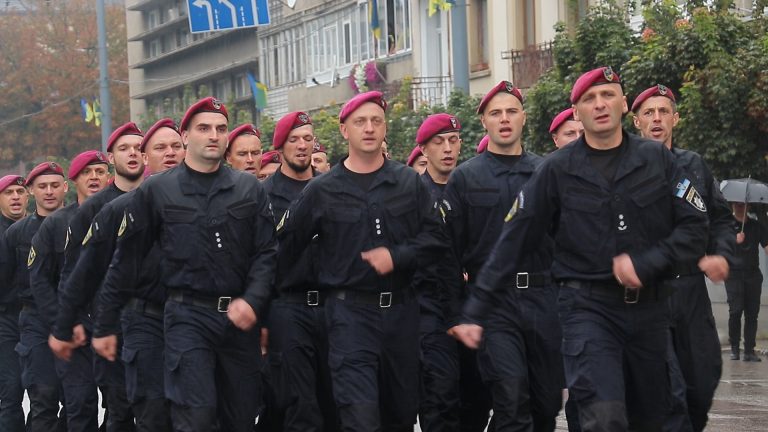 Кроком руш! В Івано-Франківську оцінили урочистий марш військових (ВІДЕО) 10 28 1