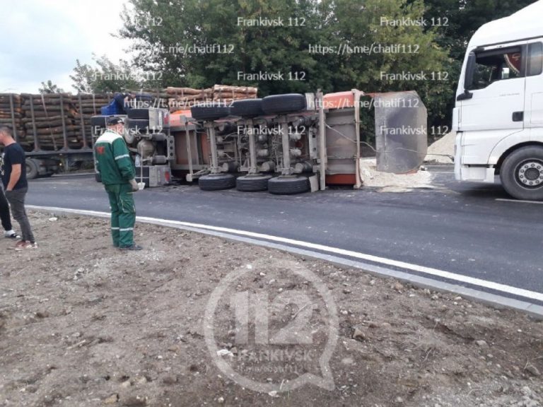 Аварія на Рогатинщині: перекинулася вантажівка з піском (ФОТОФАКТ) 8 38510f29 677c 4315 9974 28e500f3e9ec