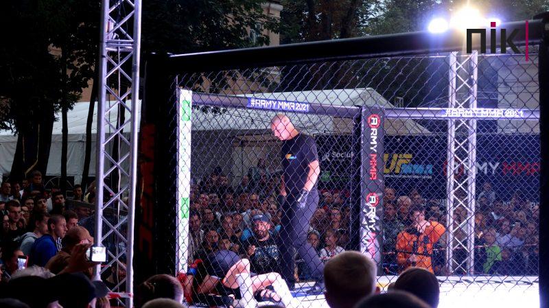 "АRMY MMA": у Палаці Потоцьких влаштували видовищні бої (ФОТО, ВІДЕО) 5 АRMY MMA в Івано-Франківську