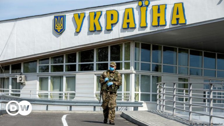 Кабмін вніс зміни до правил в'їзду іноземців до країн 2 53543329 6