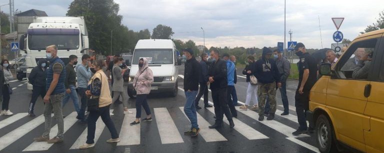 Терпець увірвався: завтра у Долині перекриватимуть дорогу (ФОТО) 8 5b3cb5f91fdf5e51