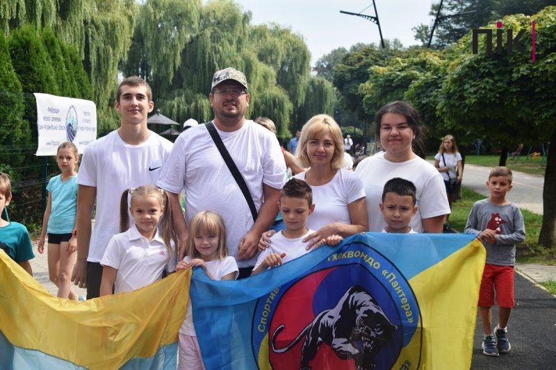 У Франківську влаштували патріотичний забіг та флеш-моб із фарбами холі (ФОТО, ВІДЕО) 2 флеш-моб із фарбами холі