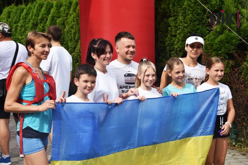 У Франківську влаштували патріотичний забіг та флеш-моб із фарбами холі (ФОТО, ВІДЕО) 3 флеш-моб із фарбами холі