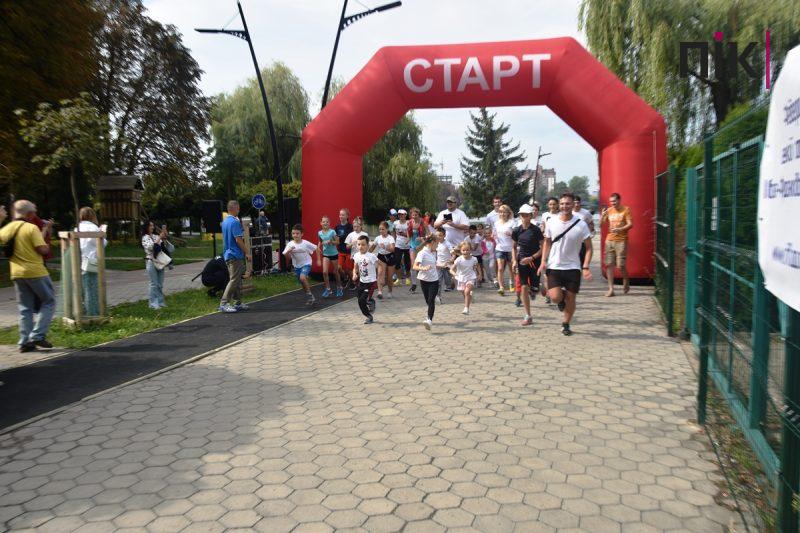 У Франківську влаштували патріотичний забіг та флеш-моб із фарбами холі (ФОТО, ВІДЕО) 7 флеш-моб із фарбами холі в Івано-Франківську