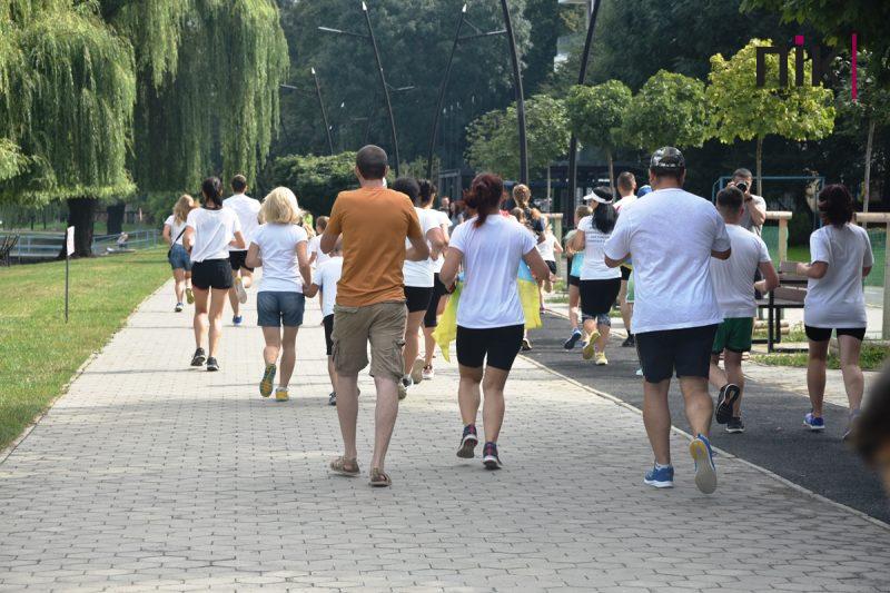 У Франківську влаштували патріотичний забіг та флеш-моб із фарбами холі (ФОТО, ВІДЕО) 10 флеш-моб із фарбами холі в Івано-Франківську