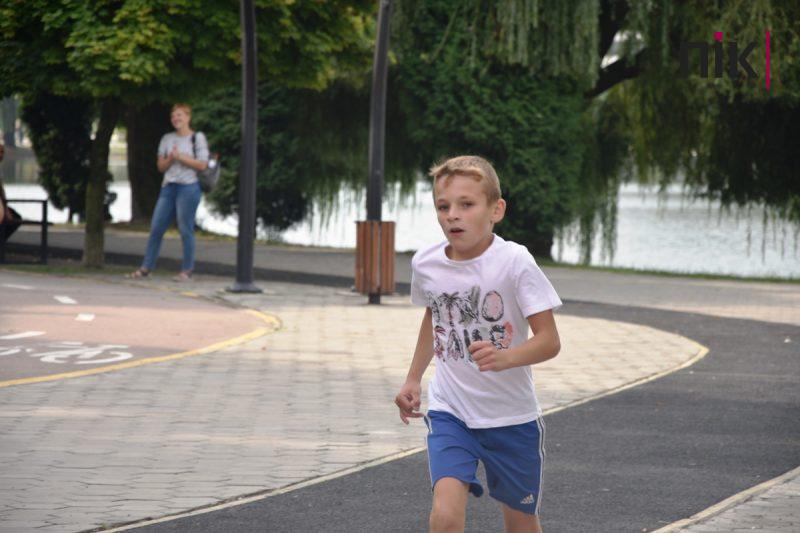 У Франківську влаштували патріотичний забіг та флеш-моб із фарбами холі (ФОТО, ВІДЕО) 18 флеш-моб із фарбами холі в Івано-Франківську