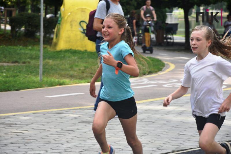 У Франківську влаштували патріотичний забіг та флеш-моб із фарбами холі (ФОТО, ВІДЕО) 20 флеш-моб із фарбами холі в Івано-Франківську