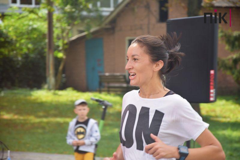 У Франківську влаштували патріотичний забіг та флеш-моб із фарбами холі (ФОТО, ВІДЕО) 26 флеш-моб із фарбами холі в Івано-Франківську