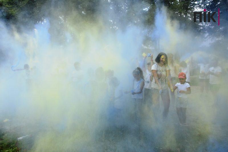 У Франківську влаштували патріотичний забіг та флеш-моб із фарбами холі (ФОТО, ВІДЕО) 32 флеш-моб із фарбами холі в Івано-Франківську