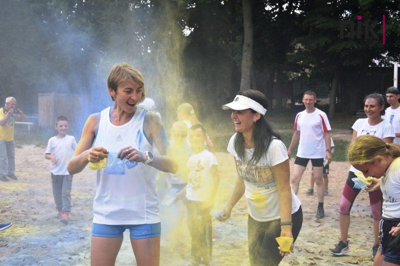 У Франківську влаштували патріотичний забіг та флеш-моб із фарбами холі (ФОТО, ВІДЕО) 36 флеш-моб із фарбами холі