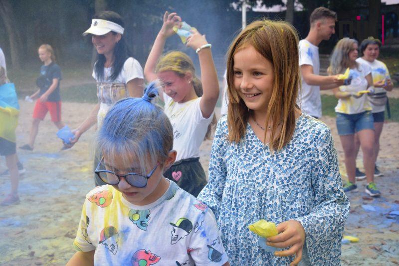 У Франківську влаштували патріотичний забіг та флеш-моб із фарбами холі (ФОТО, ВІДЕО) 38 флеш-моб із фарбами холі