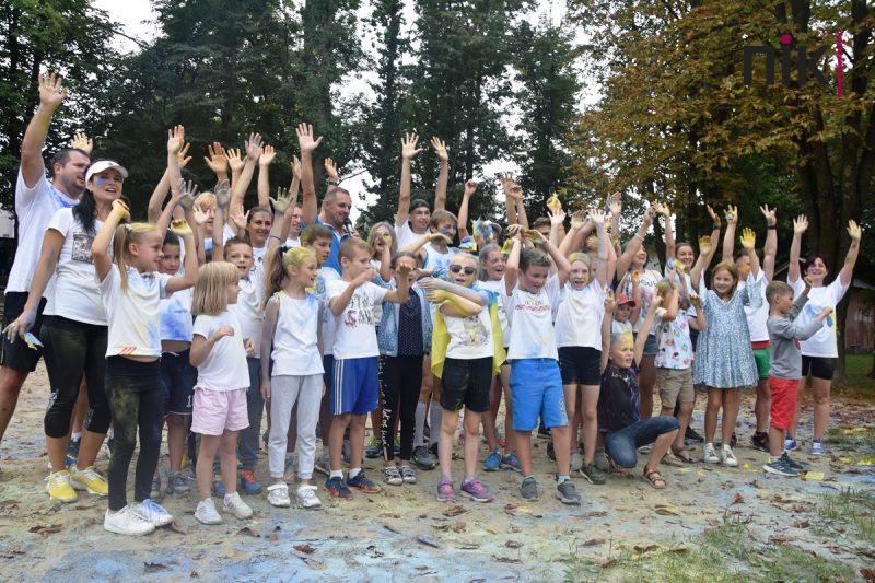 У Франківську влаштували патріотичний забіг та флеш-моб із фарбами холі (ФОТО, ВІДЕО) 40 флеш-моб із фарбами холі