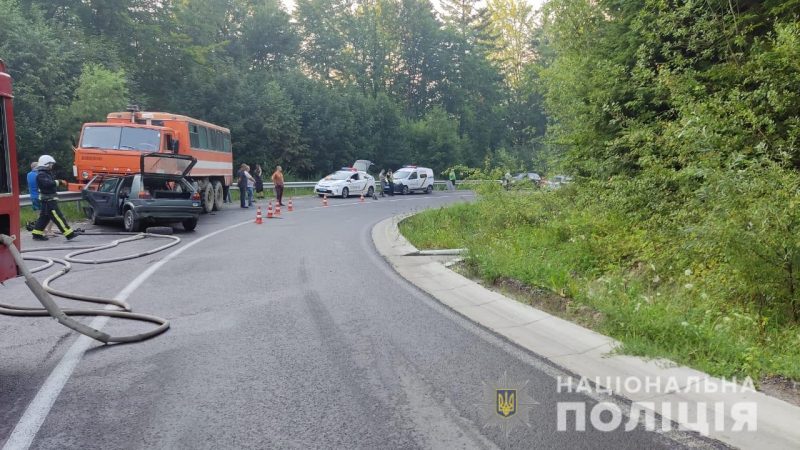 В Львівській області автівка зіткнулася з "Камазом": двоє людей загинули (ФОТО)
