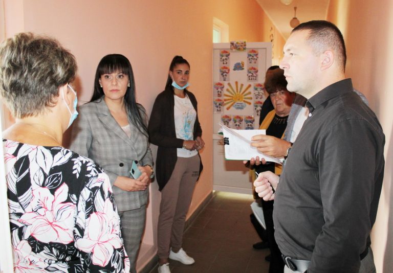 В Тисменицькій громаді перевіряють готовність шкіл і садочків до 1 вересня (ФОТО) 4 В Тисменицькій громаді перевіряють готовність шкіл і садочків до 1 вересня (ФОТО)
