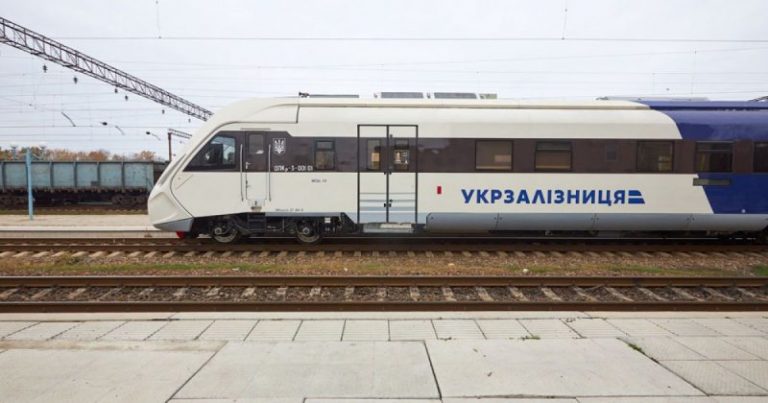 Маршрут потягу "Прикарпатський експрес" подовжують до Коломиї 11 Маршрут потягу "Прикарпатський експрес" подовжують до Коломиї