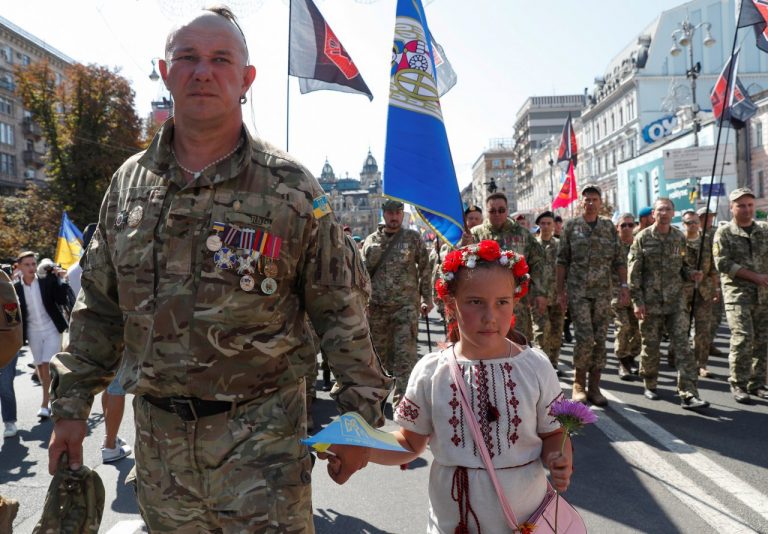 Четверо захисників-підприємців з Прикарпаття їдуть до Києва на фестиваль: громади їм сприяють 11 marsh zahisnikiv 2